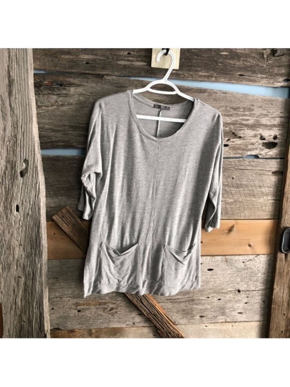 SUZY Shier Size Med Grey Tunic Length Sweater with Front Pockets